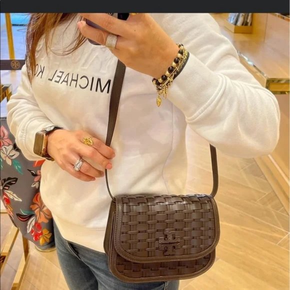 ✨🎀NeW! Tory Burch Britten Woven Small Saddle Bag - Picture 13 of 14